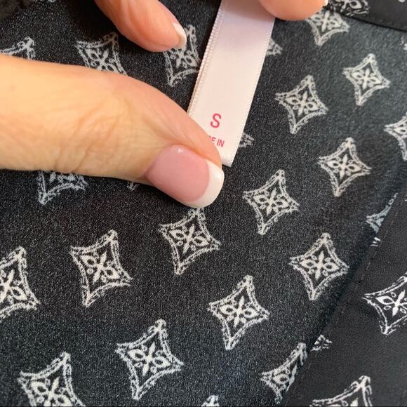 Xhilartion Black/White Mixed Pattern Tunic Dress - Picture 3 of 6